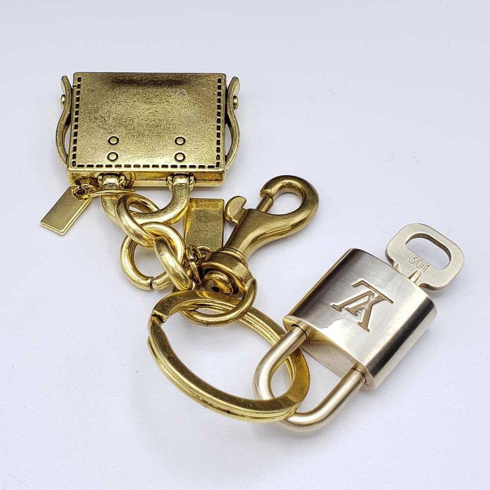 Louis Vuitton Authentic Gold Lock 🔒Unbranded Bag Keychain Charm for Bags - Picture 7 of 14